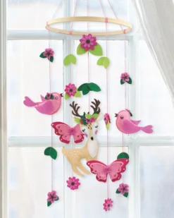 DIY Sy en mobil i filt, rosa