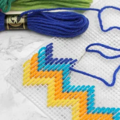 Plastic canvas, vit