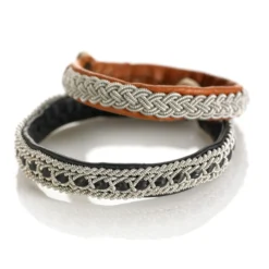Tennbroderisats armband, svart